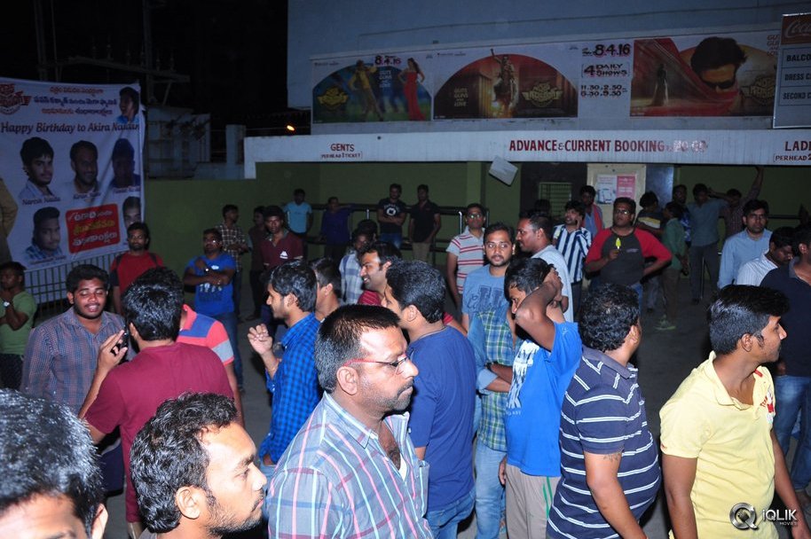 Sardaar-Gabbar-Singh-Movie-Hungama-at-Arjun-Theater